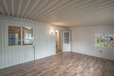Mobile Home in Grants Pass OR 2393 SW Webster Road 2.jpg