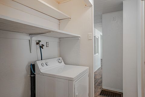 Mobile Home in Grants Pass OR 2393 SW Webster Road 17.jpg