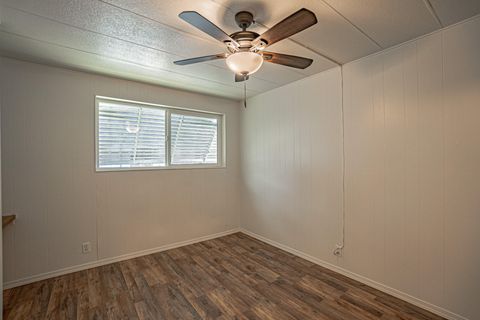 Mobile Home in Grants Pass OR 2393 SW Webster Road 13.jpg