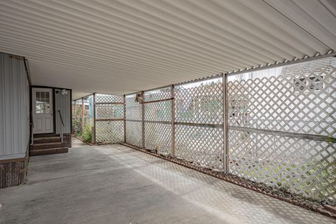 Mobile Home in Grants Pass OR 2393 SW Webster Road 3.jpg