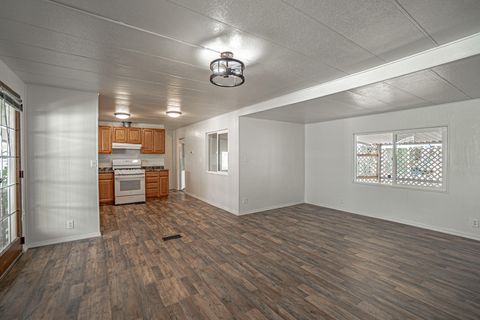 Mobile Home in Grants Pass OR 2393 SW Webster Road 9.jpg