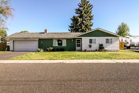 Single Family Residence in Klamath Falls OR 3809 Mazama Drive.jpg