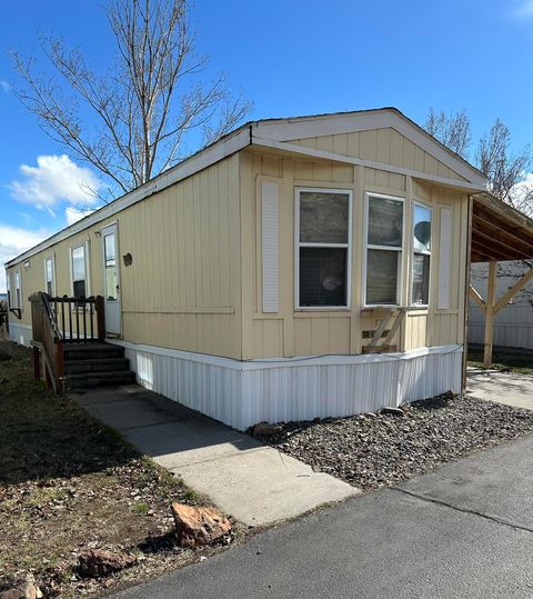 Mobile Home in Madras OR 450 Roosevelt Street.jpg