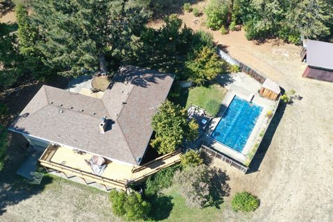 Single Family Residence in Azalea OR 203 Mobley Drive.jpg