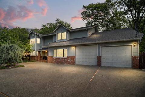 Single Family Residence in Rogue River OR 113 Walnut Drive.jpg