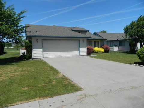 Condominium in Klamath Falls OR 1017 Bismark Street.jpg