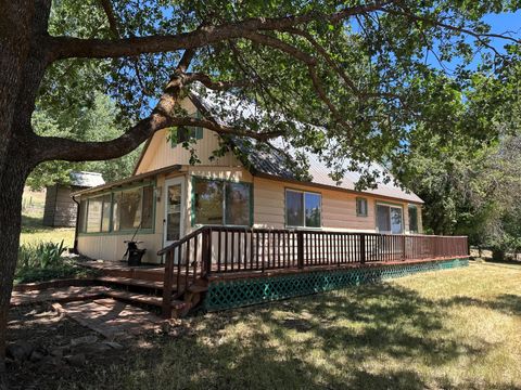 Single Family Residence in Klamath Falls OR 14915 Clover Creek Road.jpg