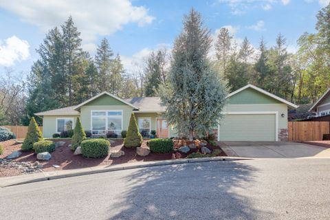 Single Family Residence in Grants Pass OR 2321 SE Wyndham Way.jpg