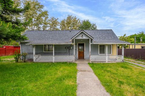 Single Family Residence in Grants Pass OR 2688 Williams Highway.jpg