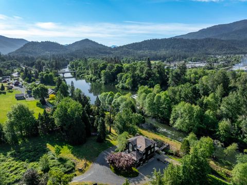 Single Family Residence in Grants Pass OR 8404 New Hope Road.jpg