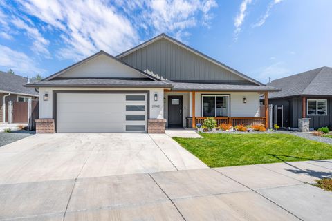 Single Family Residence in Grants Pass OR 2940 Naples Drive.jpg