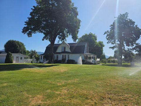Single Family Residence in Grants Pass OR 2308 Lower River Road.jpg