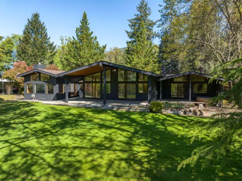 Single Family Residence in Grants Pass OR 4839 Averill Drive.jpg