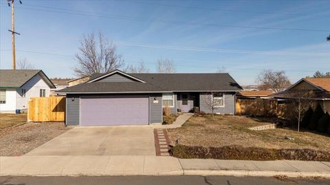 Single Family Residence in Madras OR 1022 Kenwood Drive.jpg