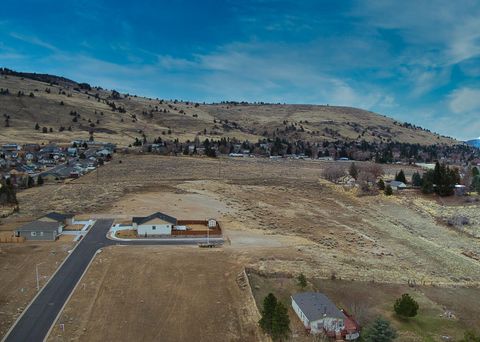 Agriculture in Klamath Falls OR Shalynn Drive #73 and 74.jpg