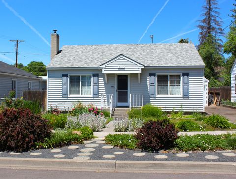 Single Family Residence in Klamath Falls OR 2317 Vine Avenue.jpg