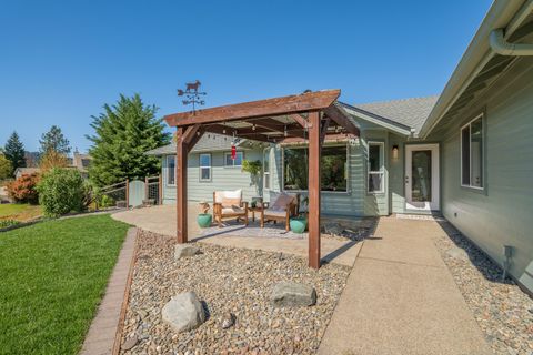 Single Family Residence in Grants Pass OR 101 Eden Drive.jpg