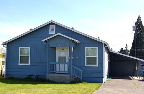 Single Family Residence in Central Point OR 476 Grand Avenue.jpg