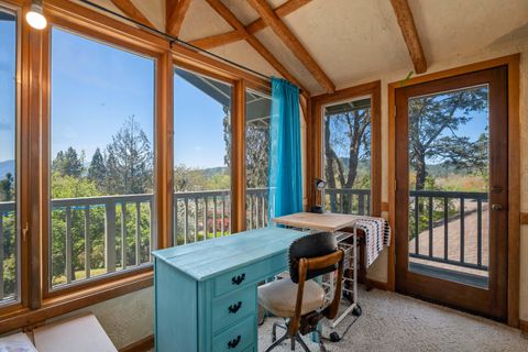 Single Family Residence in Grants Pass OR 240 NE Scenic Drive 24.jpg
