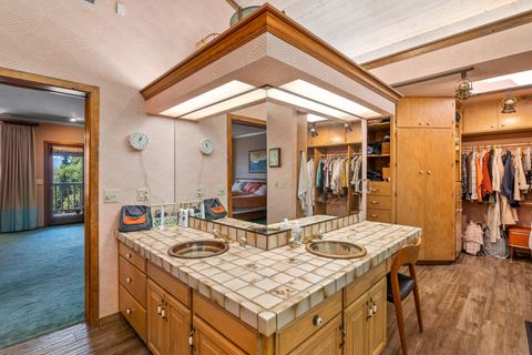 Single Family Residence in Grants Pass OR 240 NE Scenic Drive 20.jpg