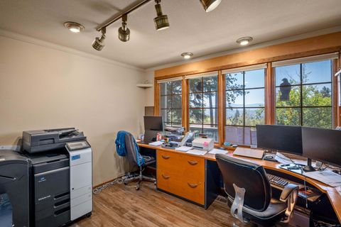 Single Family Residence in Grants Pass OR 240 NE Scenic Drive 22.jpg