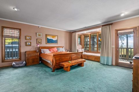 Single Family Residence in Grants Pass OR 240 NE Scenic Drive 16.jpg