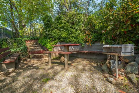 Single Family Residence in Grants Pass OR 240 NE Scenic Drive 46.jpg