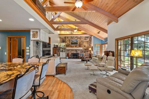 Single Family Residence in Grants Pass OR 240 NE Scenic Drive 8.jpg