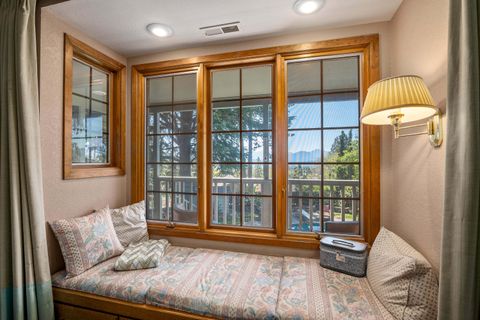 Single Family Residence in Grants Pass OR 240 NE Scenic Drive 17.jpg