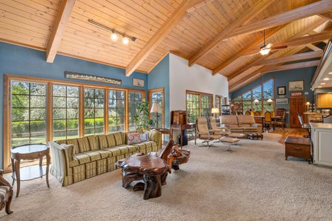 Single Family Residence in Grants Pass OR 240 NE Scenic Drive 6.jpg