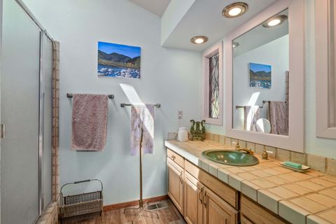 Single Family Residence in Grants Pass OR 240 NE Scenic Drive 25.jpg