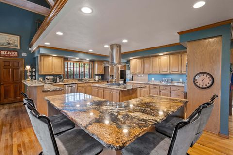 Single Family Residence in Grants Pass OR 240 NE Scenic Drive 10.jpg