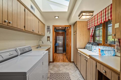 Single Family Residence in Grants Pass OR 240 NE Scenic Drive 15.jpg