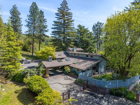 Single Family Residence in Grants Pass OR 240 NE Scenic Drive 1.jpg