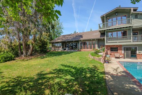 Single Family Residence in Grants Pass OR 240 NE Scenic Drive 43.jpg