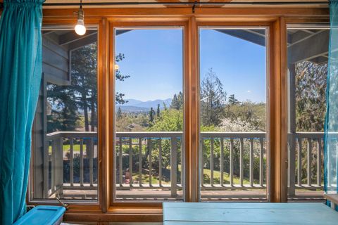 Single Family Residence in Grants Pass OR 240 NE Scenic Drive 23.jpg