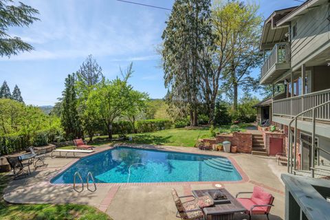 Single Family Residence in Grants Pass OR 240 NE Scenic Drive 42.jpg