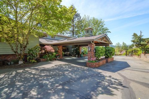 Single Family Residence in Grants Pass OR 240 NE Scenic Drive 37.jpg