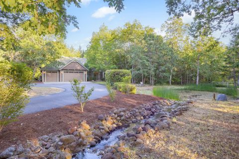 Single Family Residence in Grants Pass OR 175 Carolbrooke Place.jpg