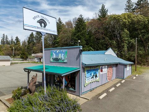  in Cave Junction OR 123 N Redwood Highway.jpg