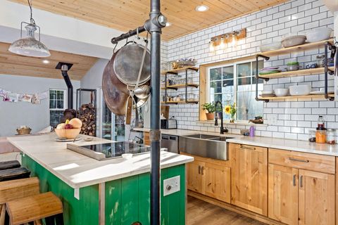 Single Family Residence in Grants Pass OR 123 Rogue Riffle Drive 7.jpg