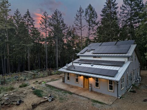 Single Family Residence in Grants Pass OR 123 Rogue Riffle Drive 26.jpg