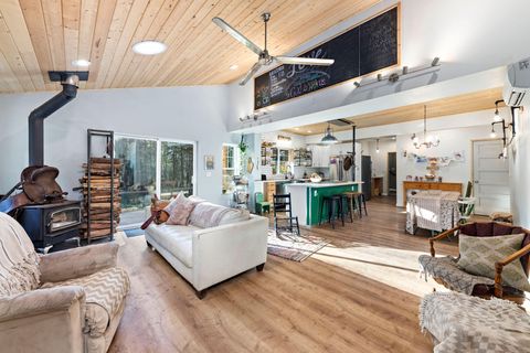 Single Family Residence in Grants Pass OR 123 Rogue Riffle Drive 3.jpg