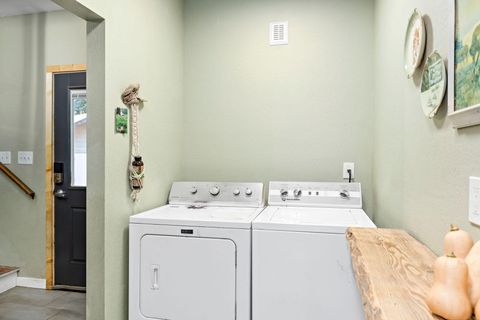Single Family Residence in Grants Pass OR 123 Rogue Riffle Drive 18.jpg