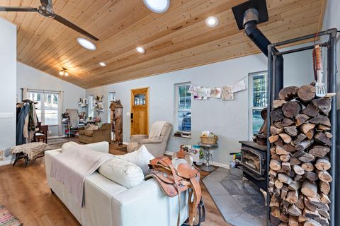 Single Family Residence in Grants Pass OR 123 Rogue Riffle Drive 10.jpg