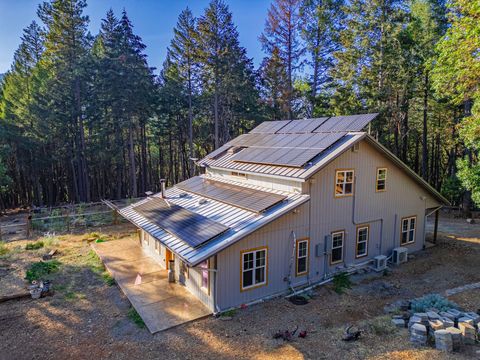 Single Family Residence in Grants Pass OR 123 Rogue Riffle Drive 45.jpg