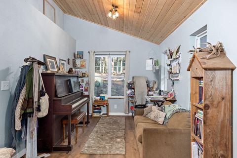Single Family Residence in Grants Pass OR 123 Rogue Riffle Drive 11.jpg