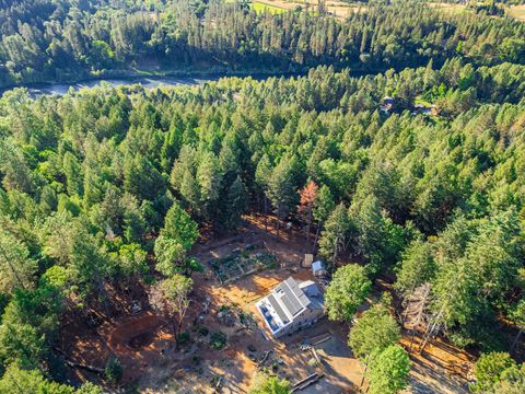 Single Family Residence in Grants Pass OR 123 Rogue Riffle Drive 41.jpg