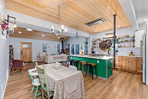 Single Family Residence in Grants Pass OR 123 Rogue Riffle Drive 8.jpg