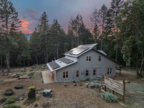 Single Family Residence in Grants Pass OR 123 Rogue Riffle Drive 28.jpg